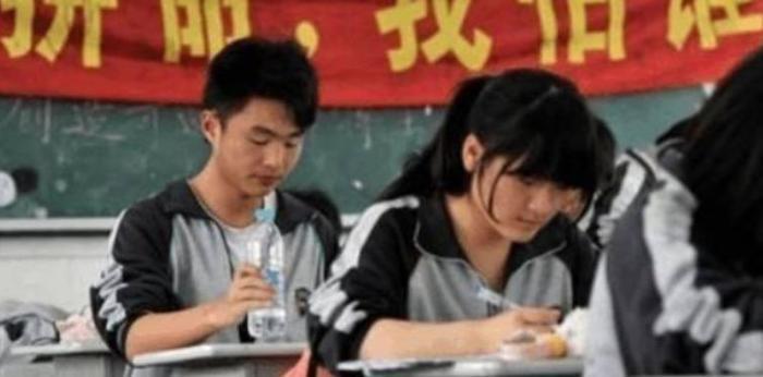 高考满分750,当年以749分考入清华的他,现生活怎么样?