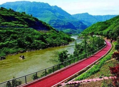 ​中国最“诡异”的河流，一下雨就变成血红色，你知道在哪吗？