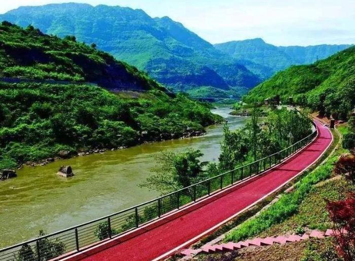 中国最“诡异”的河流，一下雨就变成血红色，你知道在哪吗？