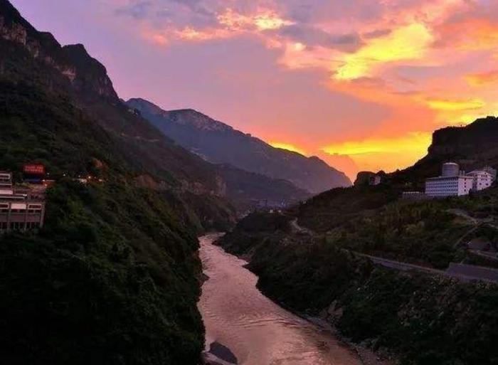 中国最“诡异”的河流，一下雨就变成血红色，你知道在哪吗？