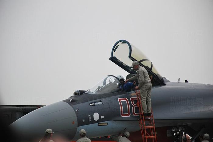 俄罗斯苏35战机，被誉为最美第四代战斗机，实力告诉你答案！