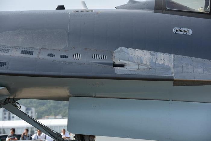 俄罗斯苏35战机，被誉为最美第四代战斗机，实力告诉你答案！