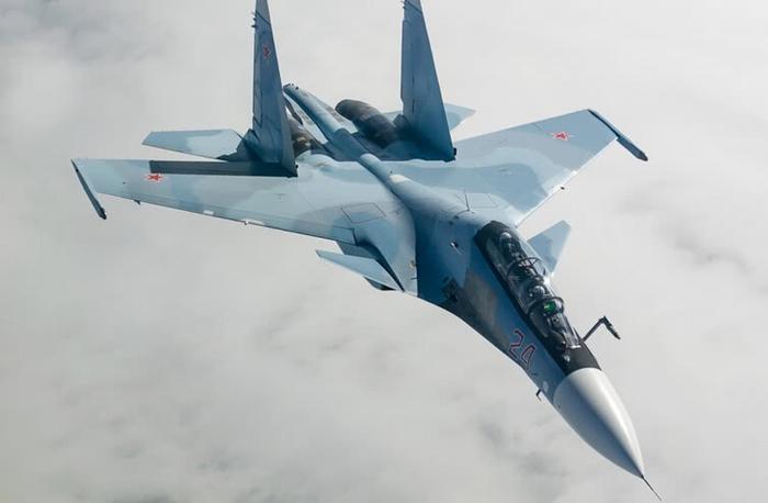 俄罗斯苏35战机，被誉为最美第四代战斗机，实力告诉你答案！