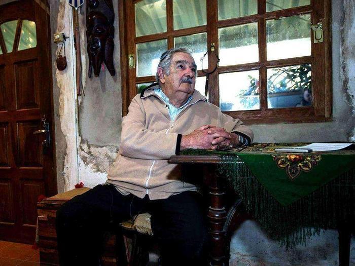 全世界最穷的总统，所有家当只有一千八百美元，开破车住烂房！