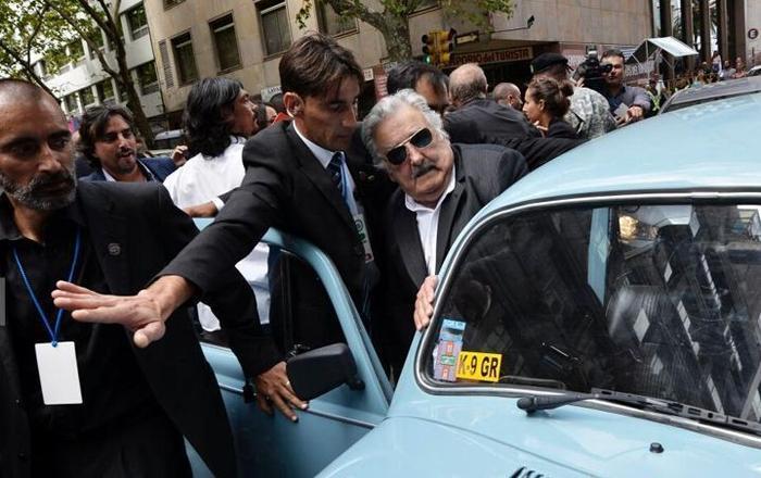 全世界最穷的总统，所有家当只有一千八百美元，开破车住烂房！