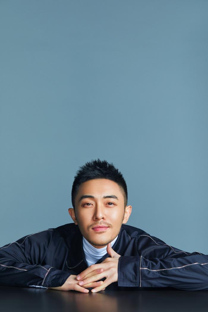 型男李晟烨化身隐世高人，毫不违和仙气十足！