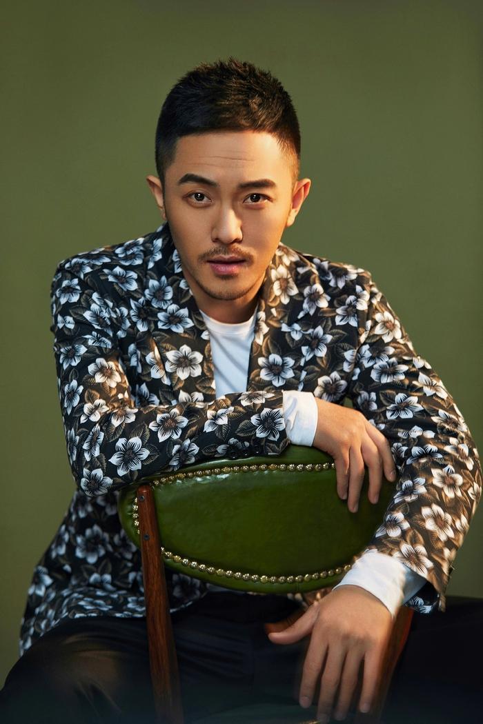 型男李晟烨化身隐世高人，毫不违和仙气十足！