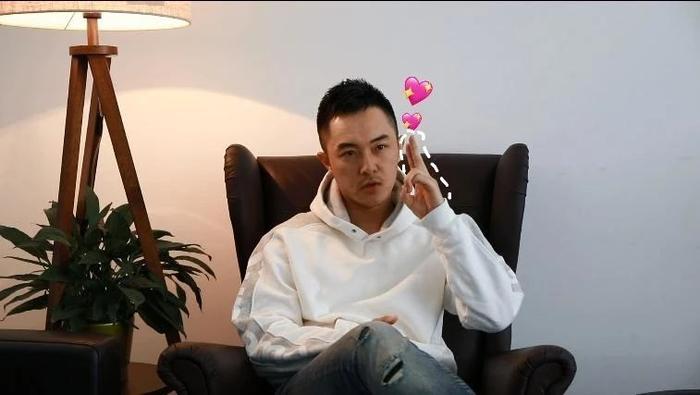 型男李晟烨化身隐世高人，毫不违和仙气十足！