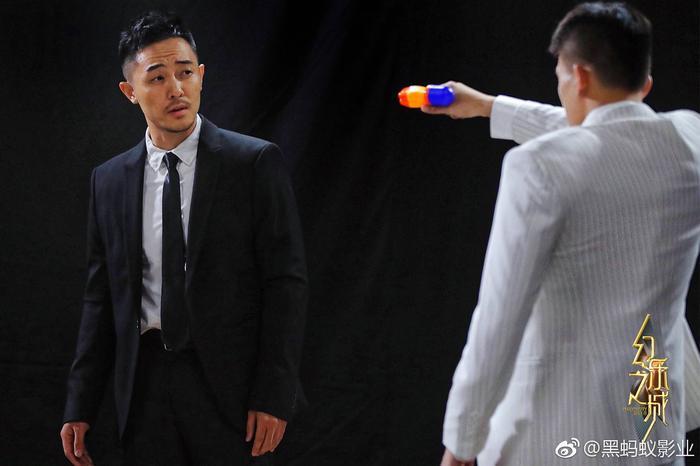 型男李晟烨化身隐世高人，毫不违和仙气十足！