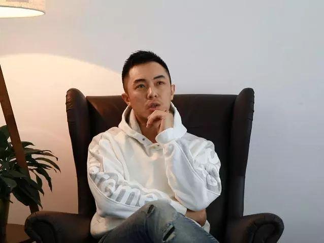 型男李晟烨化身隐世高人，毫不违和仙气十足！