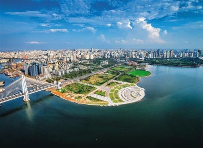 ​中国最尴尬的一个省会城市，知名度很高，但现在却是一个三线城市