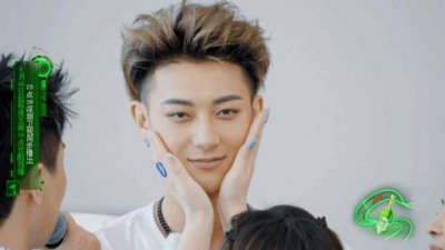 ​啊喂怎么回事啊怼怼王黄子韬这次怎么变如此之羞涩……