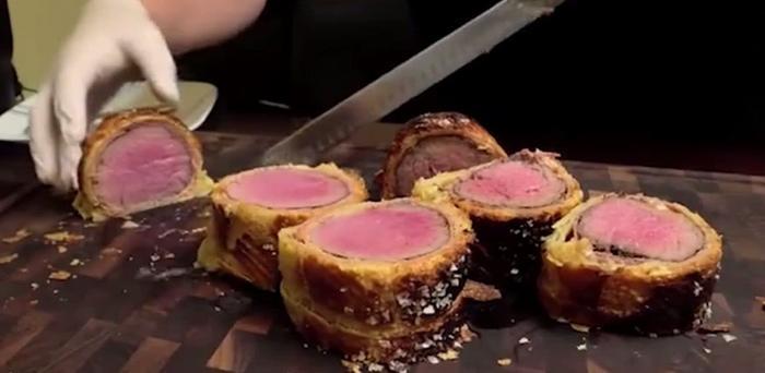 看看顶级威灵顿牛排做法，看着就很过瘾