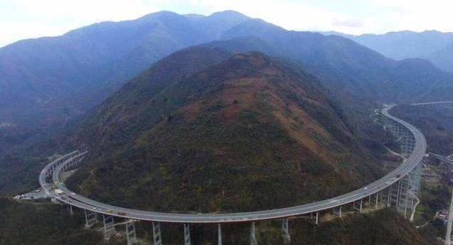 中国最不可思议的大桥，比港珠澳大桥更奇特，看完真是大开眼界