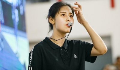 ​中国最美女裁判走红！23岁甜美可爱，网友：美得令人怦然心动