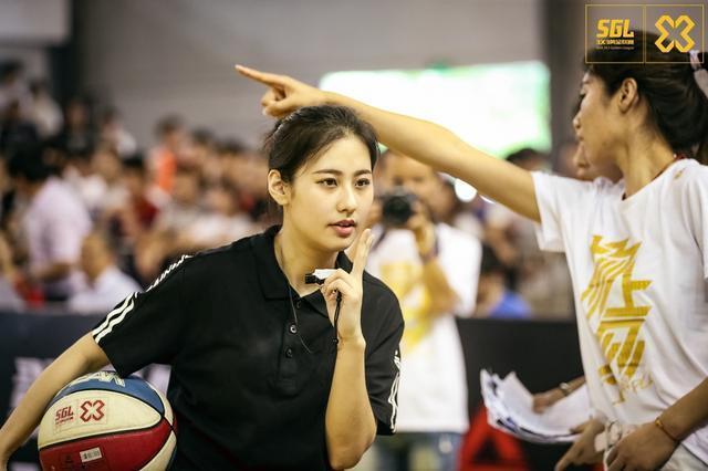 中国最美女裁判走红！23岁甜美可爱，网友：美得令人怦然心动