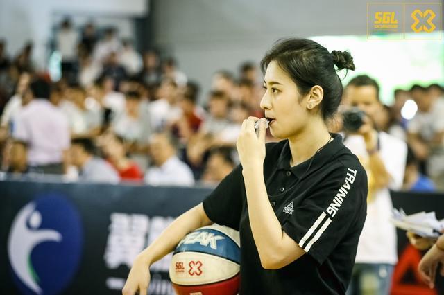 中国最美女裁判走红！23岁甜美可爱，网友：美得令人怦然心动