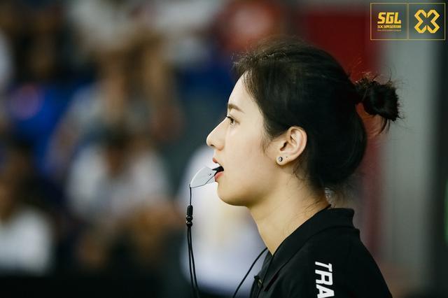 中国最美女裁判走红！23岁甜美可爱，网友：美得令人怦然心动
