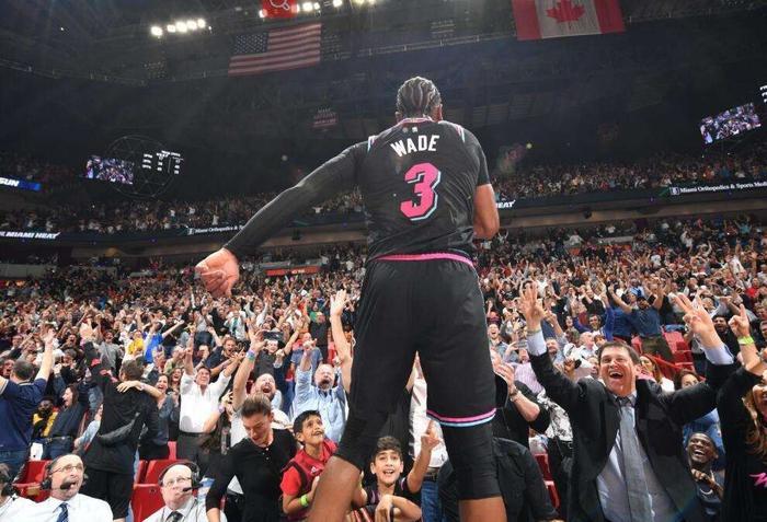 “最后一舞”谢幕 韦德告别球迷 而我们则告别青春