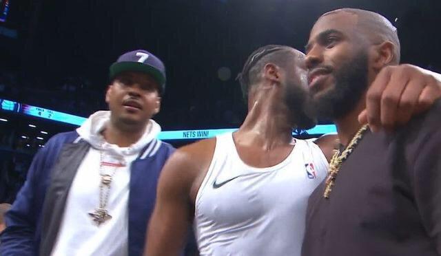 兄弟情 韦德最后一站拒绝与对手交换球衣，而选择给了自己的兄弟