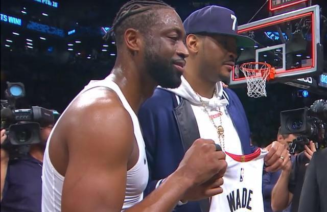 兄弟情 韦德最后一站拒绝与对手交换球衣，而选择给了自己的兄弟