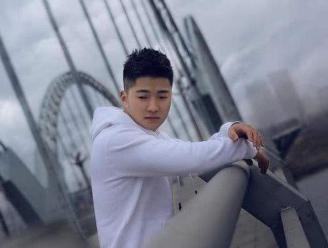 入驻快手的最火明星，不是谢娜，不是黄渤，也不是王祖蓝！