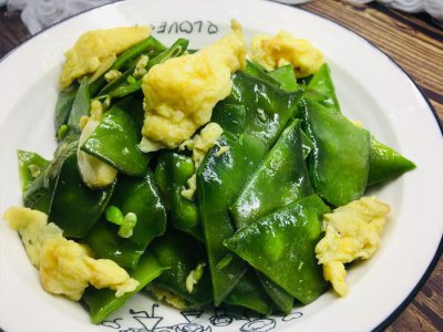​鸡蛋炒紫扁豆的做法！
