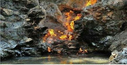 中国奇观有一处向外喷鱼的奇泉最多时曾达到上千余斤