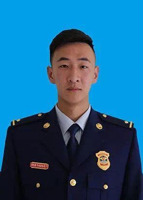 魂归故里！凉山火灾牺牲英雄回家，万千群众含泪迎接，送救火英雄“最后一程”