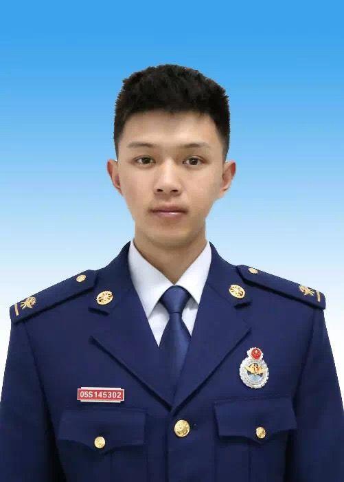 魂归故里！凉山火灾牺牲英雄回家，万千群众含泪迎接，送救火英雄“最后一程”