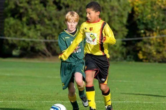 杰登·桑乔:背井离乡的天才少年,即将书写新一代足球华彩篇章