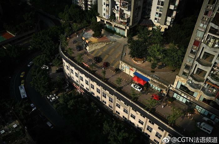 百米大楼斜而不倒!网红重庆到底有多“奇葩”?