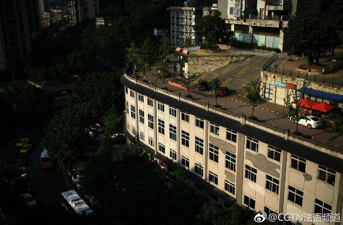 百米大楼斜而不倒!网红重庆到底有多“奇葩”?