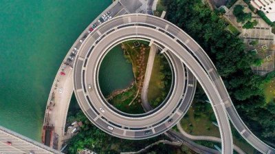 ​百米大楼斜而不倒！网红重庆到底有多“奇葩”？