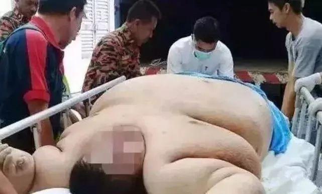 500斤胖子去世,火葬足足12小时,火葬场员工一席话让家属暴怒!