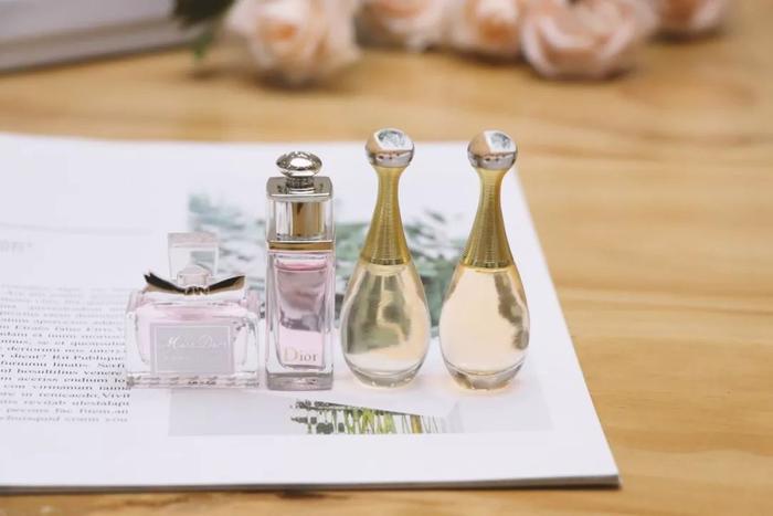 迪奥最火的4款香水，好闻不撞香，149元就能带走一套