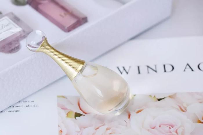 迪奥最火的4款香水，好闻不撞香，149元就能带走一套