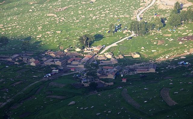 这里是河北省海拔最高的山村，盛夏，人们都来这里避暑