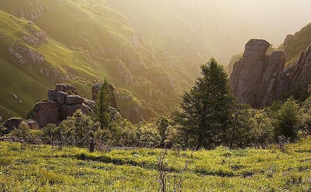 这里是河北省海拔最高的山村，盛夏，人们都来这里避暑