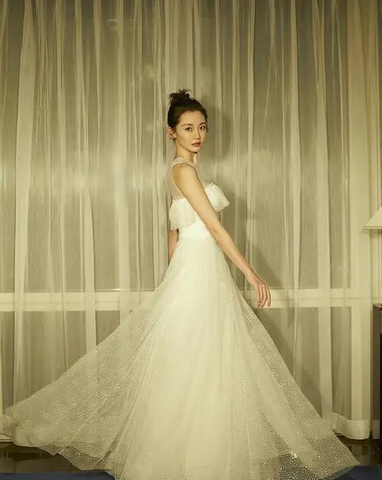 郑恺苗苗结婚，官宣晒结婚照：最高级的秀恩爱，直接领证！