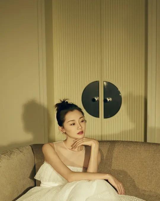 郑恺苗苗结婚，官宣晒结婚照：最高级的秀恩爱，直接领证！