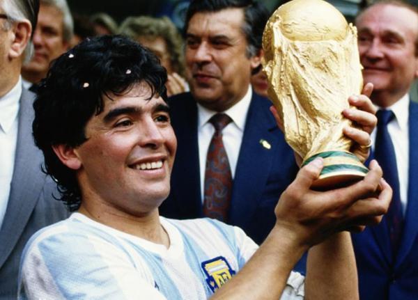 足坛史上最强的6个前锋！堪称进球机器，一人是世纪金靴