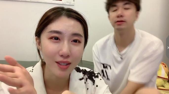 网红情侣交往十年男方劈腿,拍分手视频被疑抄袭,这都是啥操作?