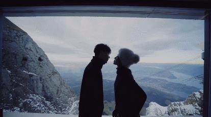 网红情侣交往十年男方劈腿,拍分手视频被疑抄袭,这都是啥操作?