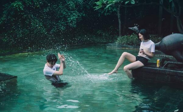 网红情侣交往十年男方劈腿,拍分手视频被疑抄袭,这都是啥操作?