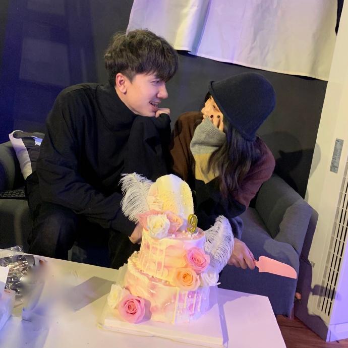 网红情侣交往十年男方劈腿,拍分手视频被疑抄袭,这都是啥操作?