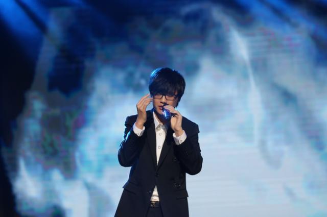 身处娱乐圈却从无浮躁感，默默前行的许嵩，或许才是最佳音乐人吧