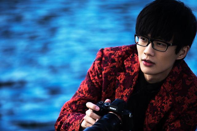 身处娱乐圈却从无浮躁感，默默前行的许嵩，或许才是最佳音乐人吧