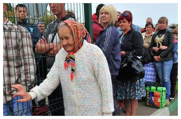 难民危害到底有多大？此国好心收留百万难民，最终差点国破人亡