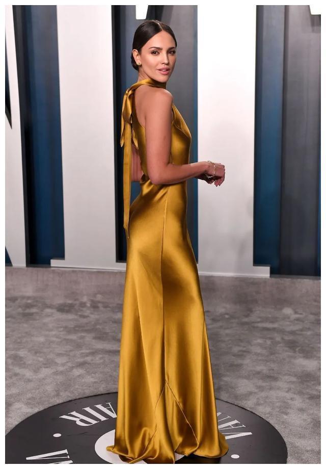 俘获甜茶的美艳御姐,她是谁?